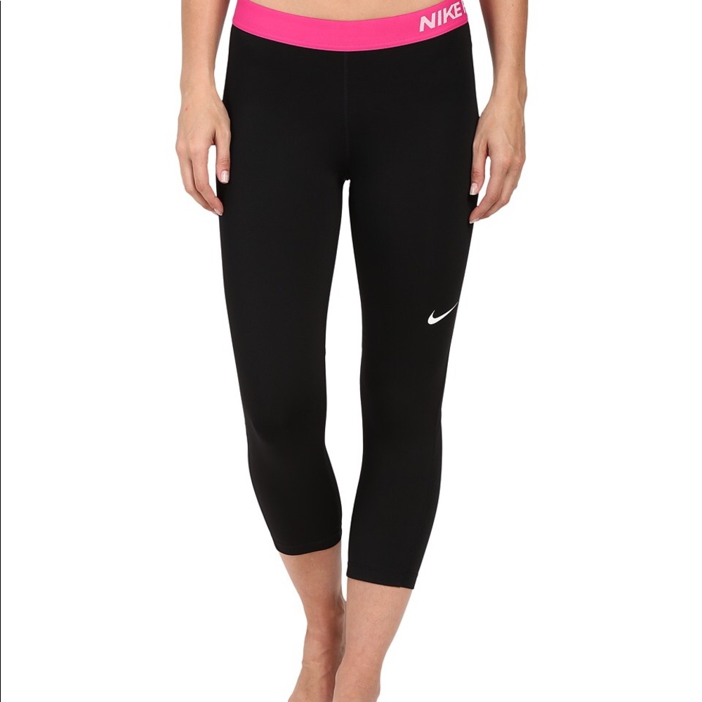 Black crop Nike leggings